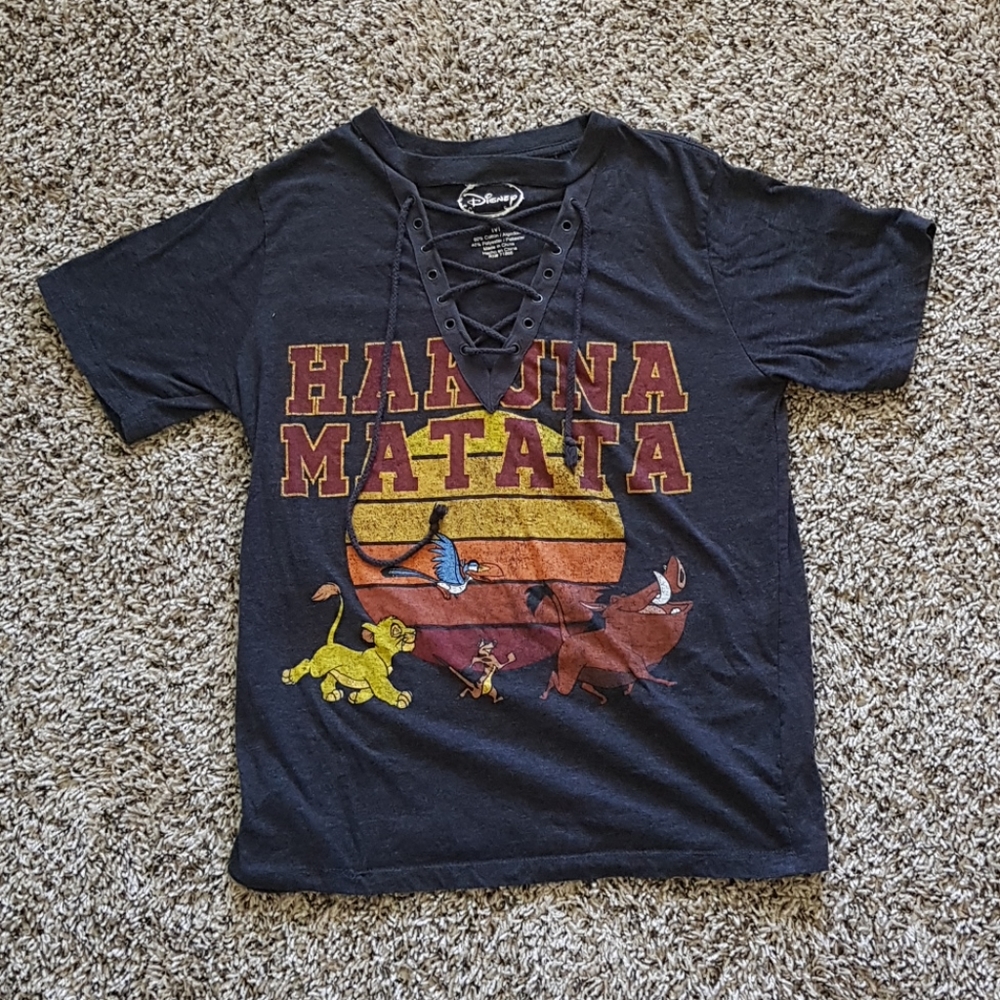 2/10$ Disney tshirt lion king